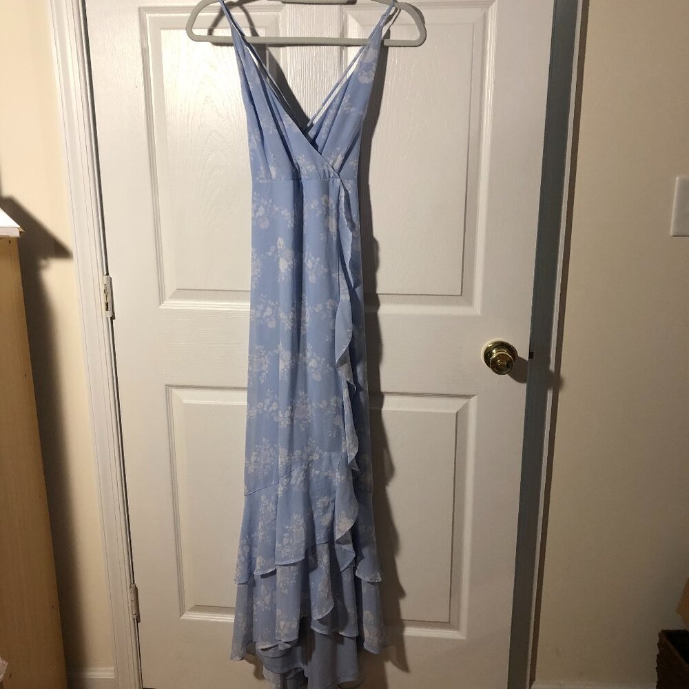 Lulus maxi dress in blue with light gray flowery motives, L